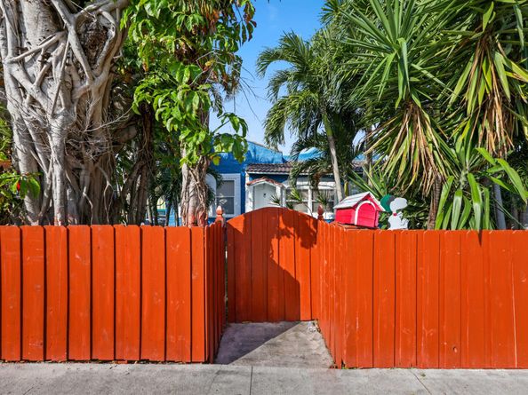 909 N A Street, Lake Worth Beach FL 33460