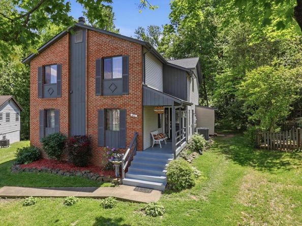 211 Keyes Court, Sterling VA 20164