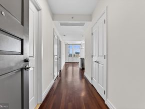8220 Crestwood Heights 1517, Tysons VA 22102