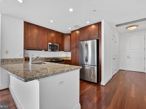 8220 Crestwood Heights 1517, Tysons VA 22102