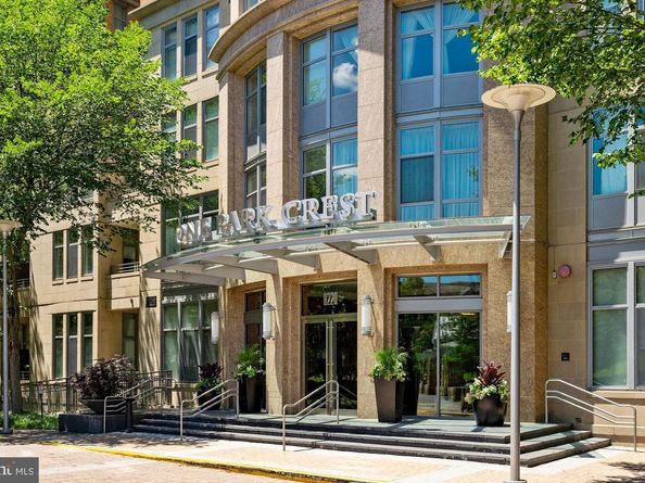 8220 Crestwood Heights 1517, Tysons VA 22102