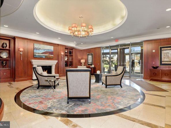 8220 Crestwood Heights 1517, Tysons VA 22102