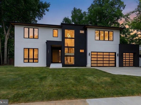 1002 Avery Court SW, Vienna VA 22180