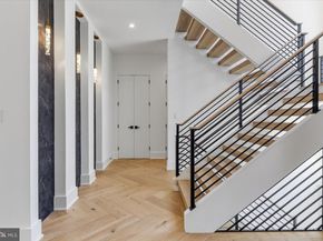 1002 Avery Court SW, Vienna VA 22180