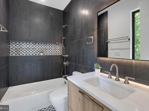 1002 Avery Court SW, Vienna VA 22180