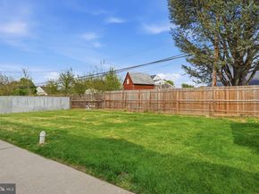 7 Wildflower Road, Levittown PA 19057