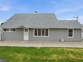 7 Wildflower Road, Levittown PA 19057