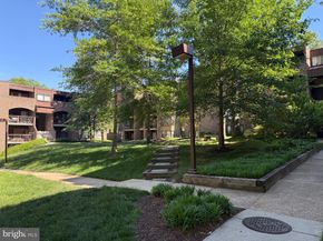 11252 Chestnut Grove Square 26, Reston VA 20190