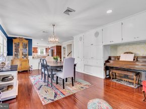 16 Glenolden Road, Yardley PA 19067