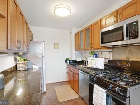 1300 S Arlington Ridge Road 718, Arlington VA 22202