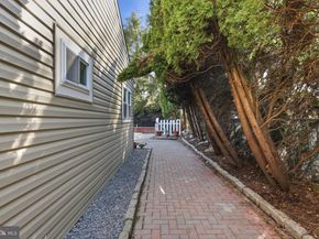 4421 Roselyn Lane, Bensalem PA 19020