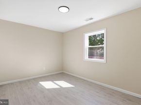 4421 Roselyn Lane, Bensalem PA 19020