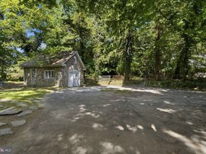 6711 Lincoln Drive, Philadelphia PA 19119