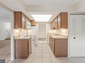 10218 Bushman Drive 101, Oakton VA 22124