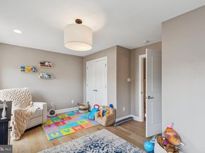 913 N Lawrence Street, Philadelphia PA 19123