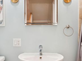 913 N Lawrence Street, Philadelphia PA 19123