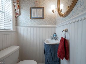 334 Echo Valley Lane, Newtown Square PA 19073