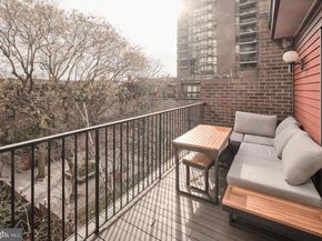 18 Saint James Court, Philadelphia PA 19106