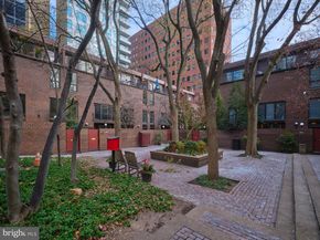 18 Saint James Court, Philadelphia PA 19106