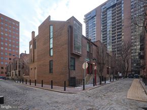 18 Saint James Court, Philadelphia PA 19106