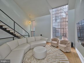 18 Saint James Court, Philadelphia PA 19106