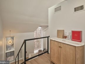 18 Saint James Court, Philadelphia PA 19106