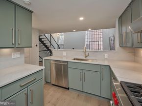 18 Saint James Court, Philadelphia PA 19106