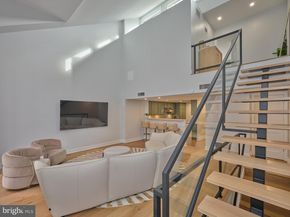 18 Saint James Court, Philadelphia PA 19106