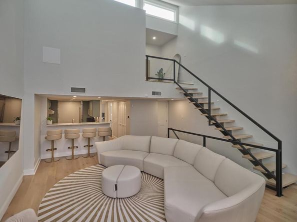 18 Saint James Court, Philadelphia PA 19106