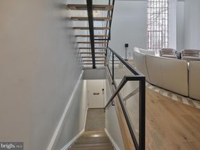 18 Saint James Court, Philadelphia PA 19106