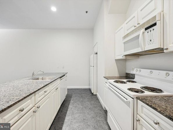 1001 Chestnut Street 205W, Philadelphia PA 19107