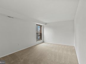 3362 Woodburn Road 13, Annandale VA 22003