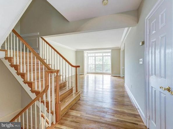 8904 Barrowgate Court, Potomac MD 20854