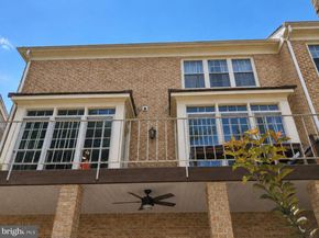 8904 Barrowgate Court, Potomac MD 20854
