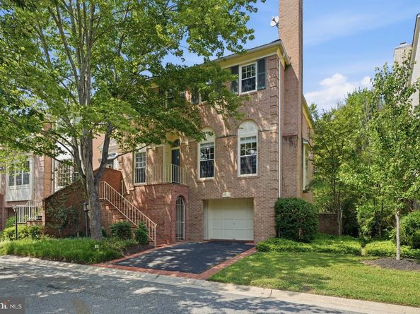 8904 Barrowgate Court, Potomac MD 20854