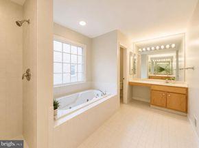 8904 Barrowgate Court, Potomac MD 20854