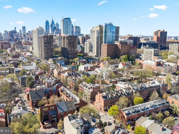 303 Spruce Street, Philadelphia PA 19106