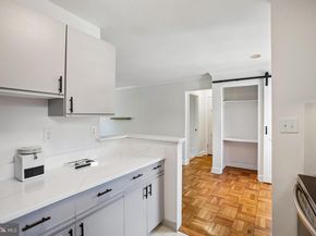 1702 W Abingdon Drive 201, Alexandria VA 22314
