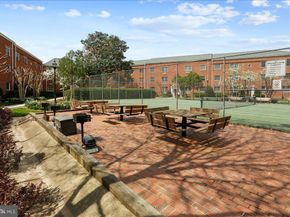 1702 W Abingdon Drive 201, Alexandria VA 22314