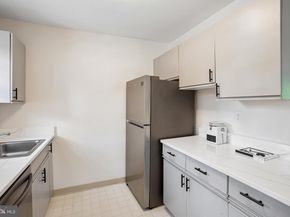 1702 W Abingdon Drive 201, Alexandria VA 22314