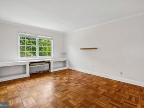 1702 W Abingdon Drive 201, Alexandria VA 22314