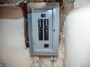 2548 N Lee Street, Philadelphia PA 19125