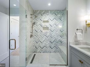 6718 Lowell Avenue 702, Mclean VA 22101