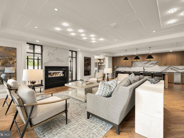 6718 Lowell Avenue 702, Mclean VA 22101