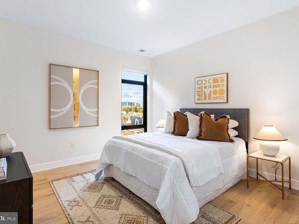 6718 Lowell Avenue 702, Mclean VA 22101