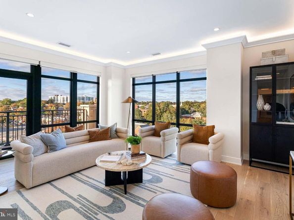 6718 Lowell Avenue 702, Mclean VA 22101