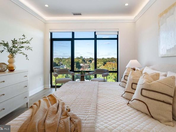 6718 Lowell Avenue 702, Mclean VA 22101