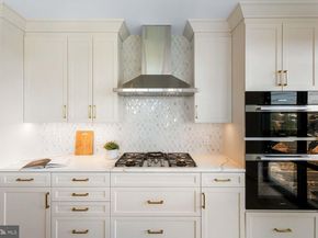 6718 Lowell Avenue 702, Mclean VA 22101