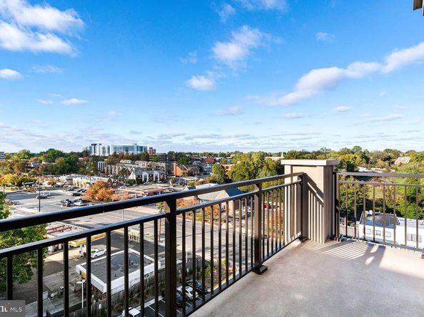 6718 Lowell Avenue 702, Mclean VA 22101