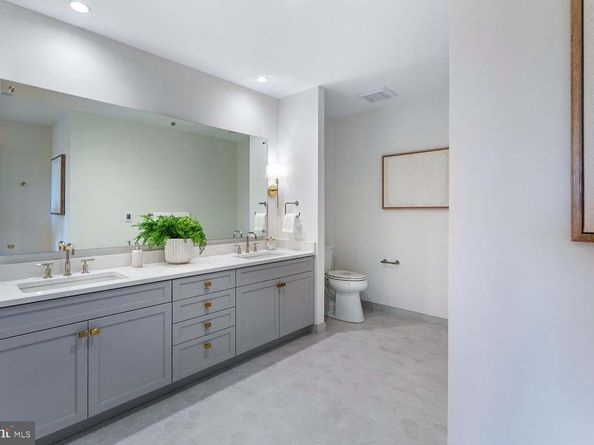 6718 Lowell Avenue 702, Mclean VA 22101